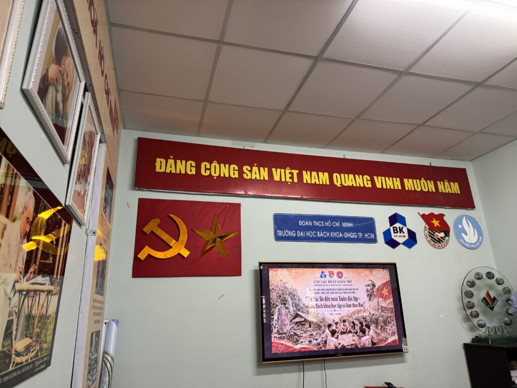 TỔ CHỨC SINH HOẠT CHUYÊN ĐỀ KỶ NIỆM 85 NĂM NGÀY BÁC HỒ VỀ NƯỚC, TRỰC TIẾP LÃNH ĐẠO CÁCH MẠNG VIỆT NAM - CHỦ ĐỀ “TỪ PÁC BÓ ĐẾN MÙA XUÂN ĐỘC LẬP - TUỔI TRẺ BÁCH KHOA HỌC TẬP VÀ LÀM THEO BÁC” img 2445