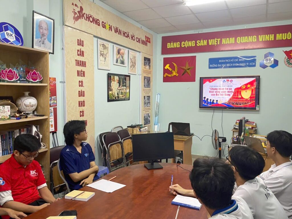 TỔ CHỨC SINH HOẠT CHÍNH TRỊ QUÝ IV NĂM 2025 CHỦ ĐỀ “CHUNG NIỀM TIN VÀ KHÁT VỌNG VƯƠN MÌNH CỦA ĐẠI HỘI ĐẢNG” img 2462